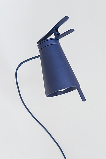 Bjørn van den Berg: Attach clip lamp is a mobile lightning spot. Out of the strict shape grows the
functions for clipping and adjusting the direction of the light. The shade could be tilted and rotated in serval directions, using the lever on the edge. The clip could be attached to various surfaces. 